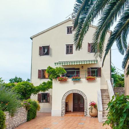 הוילה אוסור Family House Lana מראה חיצוני תמונה